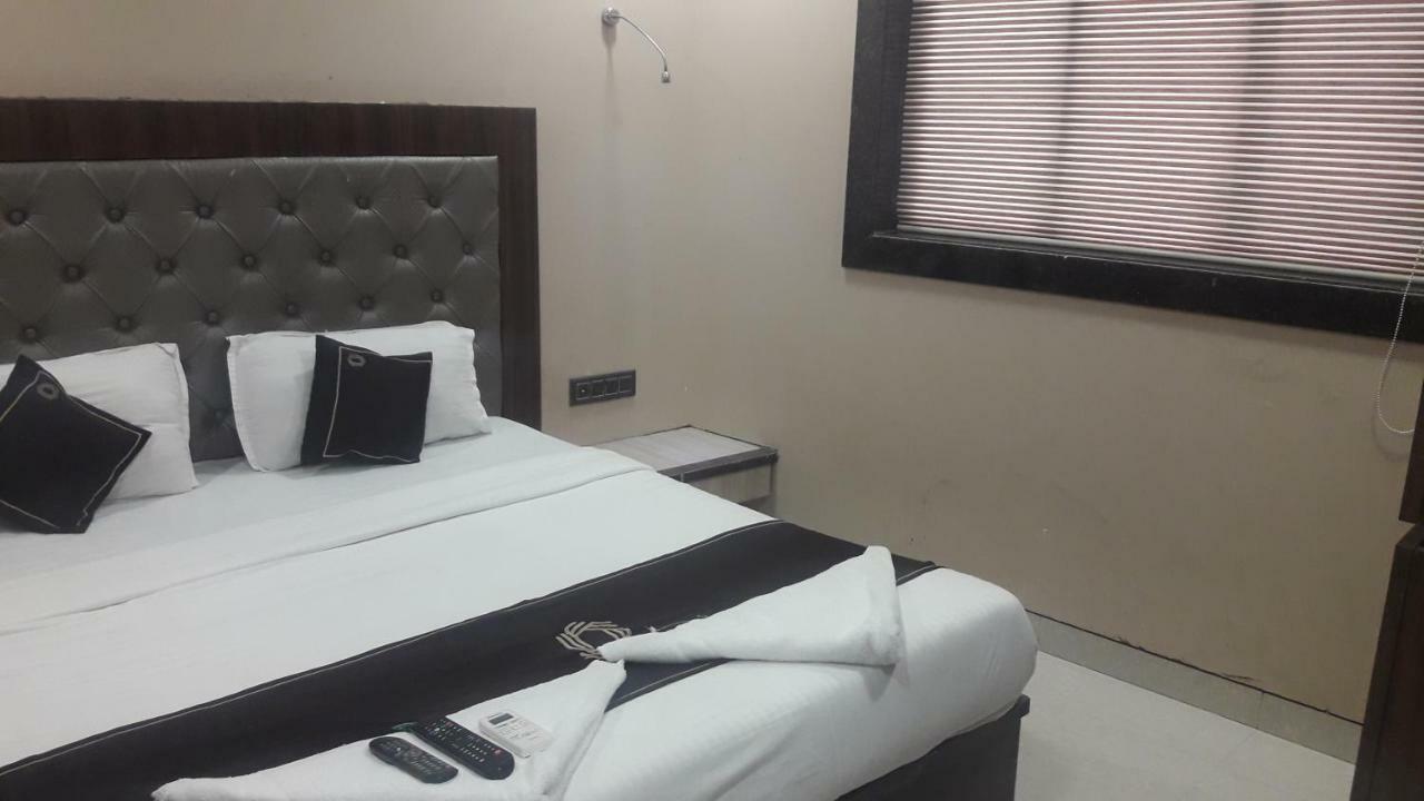 Hôtel Shine Hospitality à Bombay Extérieur photo