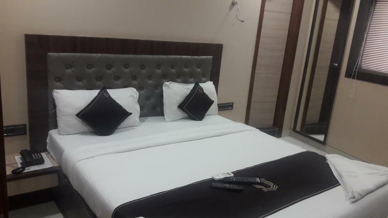 Hôtel Shine Hospitality à Bombay Extérieur photo