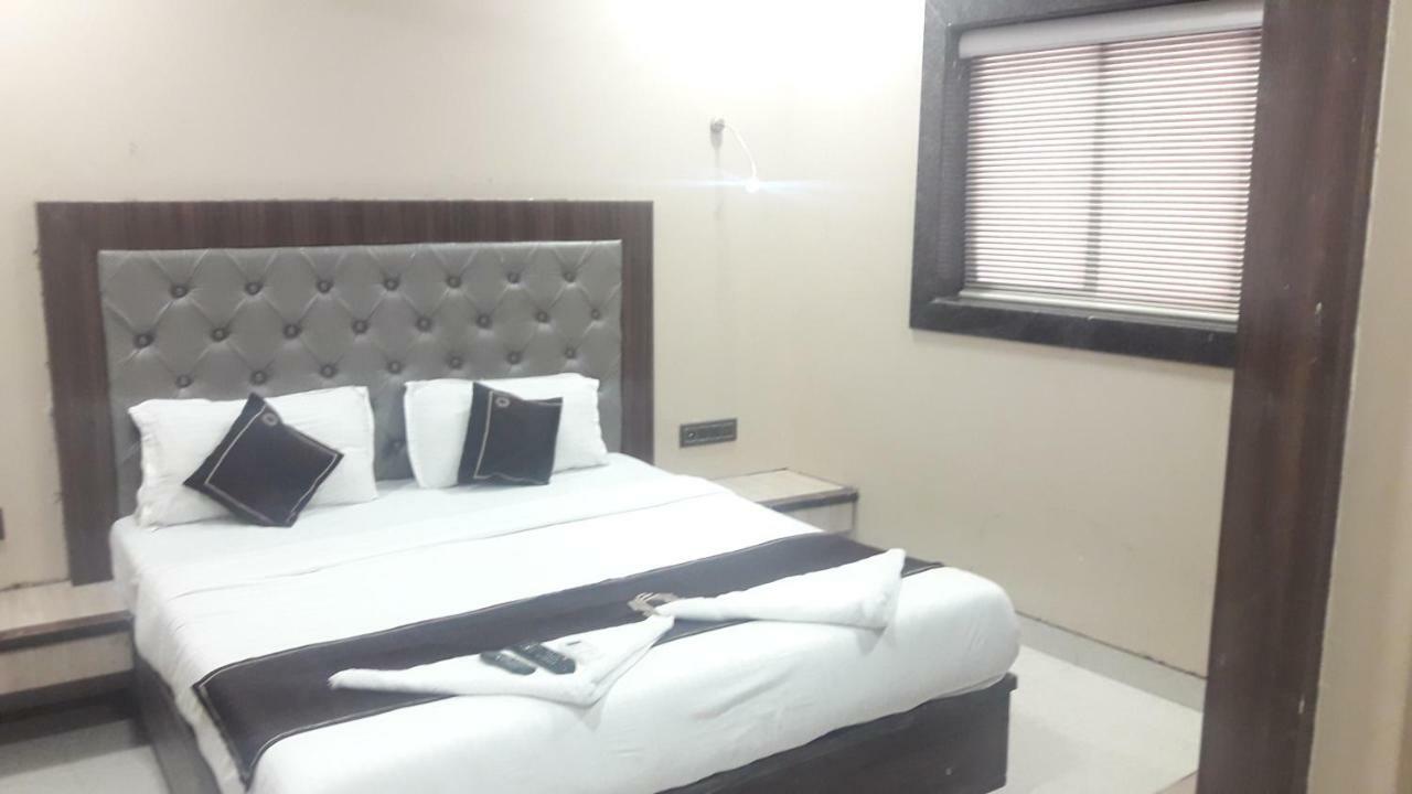 Hôtel Shine Hospitality à Bombay Extérieur photo
