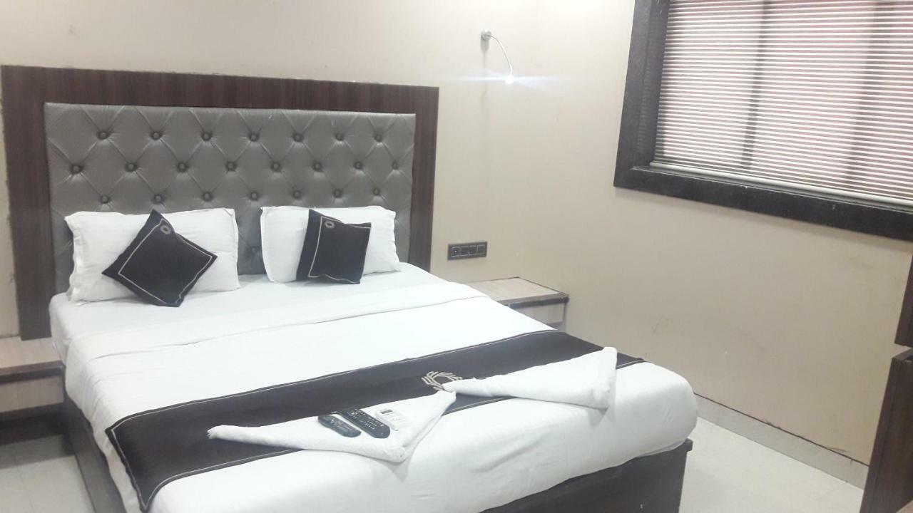 Hôtel Shine Hospitality à Bombay Extérieur photo