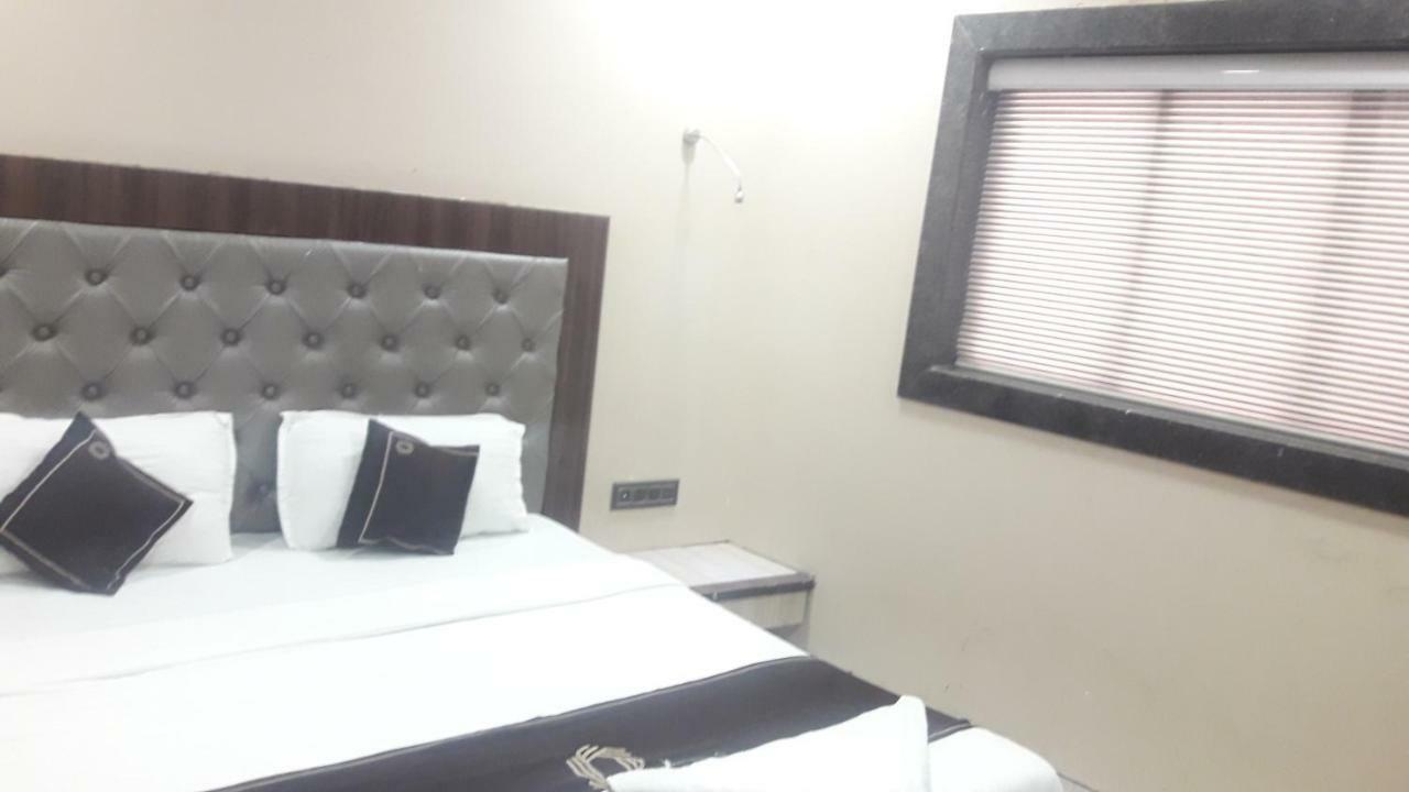 Hôtel Shine Hospitality à Bombay Extérieur photo