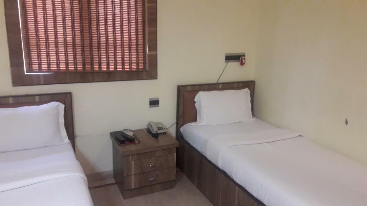 Hôtel Shine Hospitality à Bombay Extérieur photo